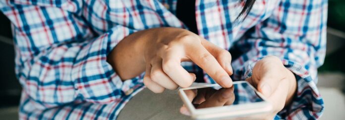 cellphone-close-up-communication-367273 (1)