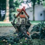 brown-and-red-birdhouse-2640604